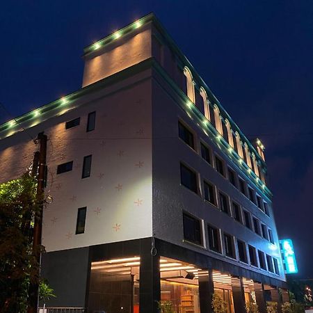 Weifeng Boutique Business Hotel - Zhanqian Branch Pingtung Exterior foto