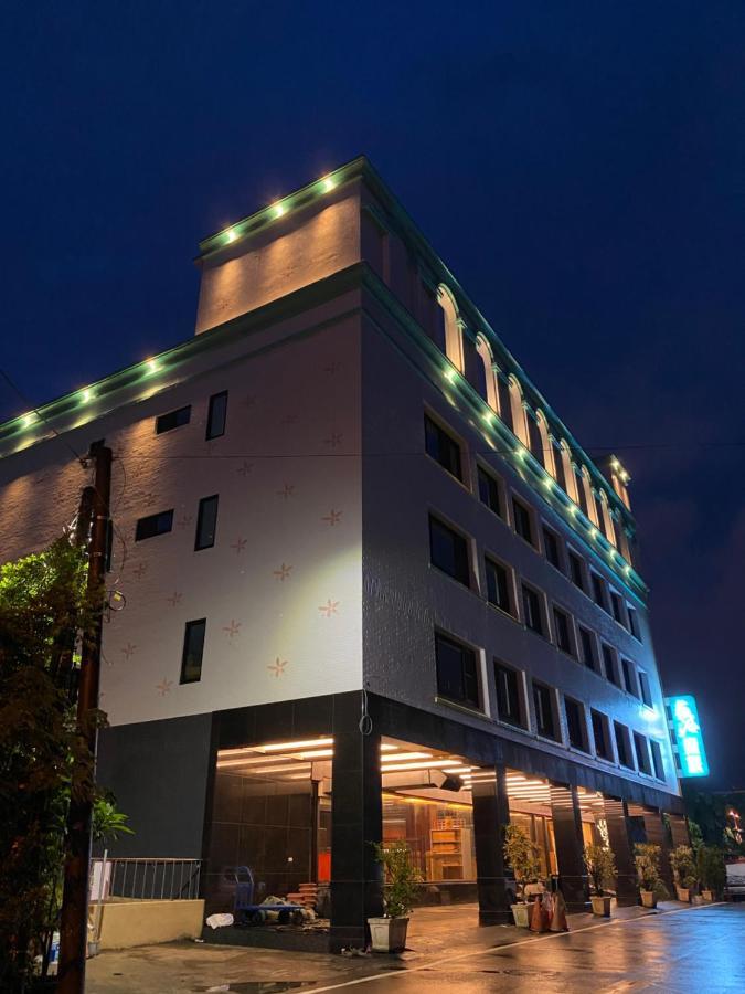 Weifeng Boutique Business Hotel - Zhanqian Branch Pingtung Exterior foto