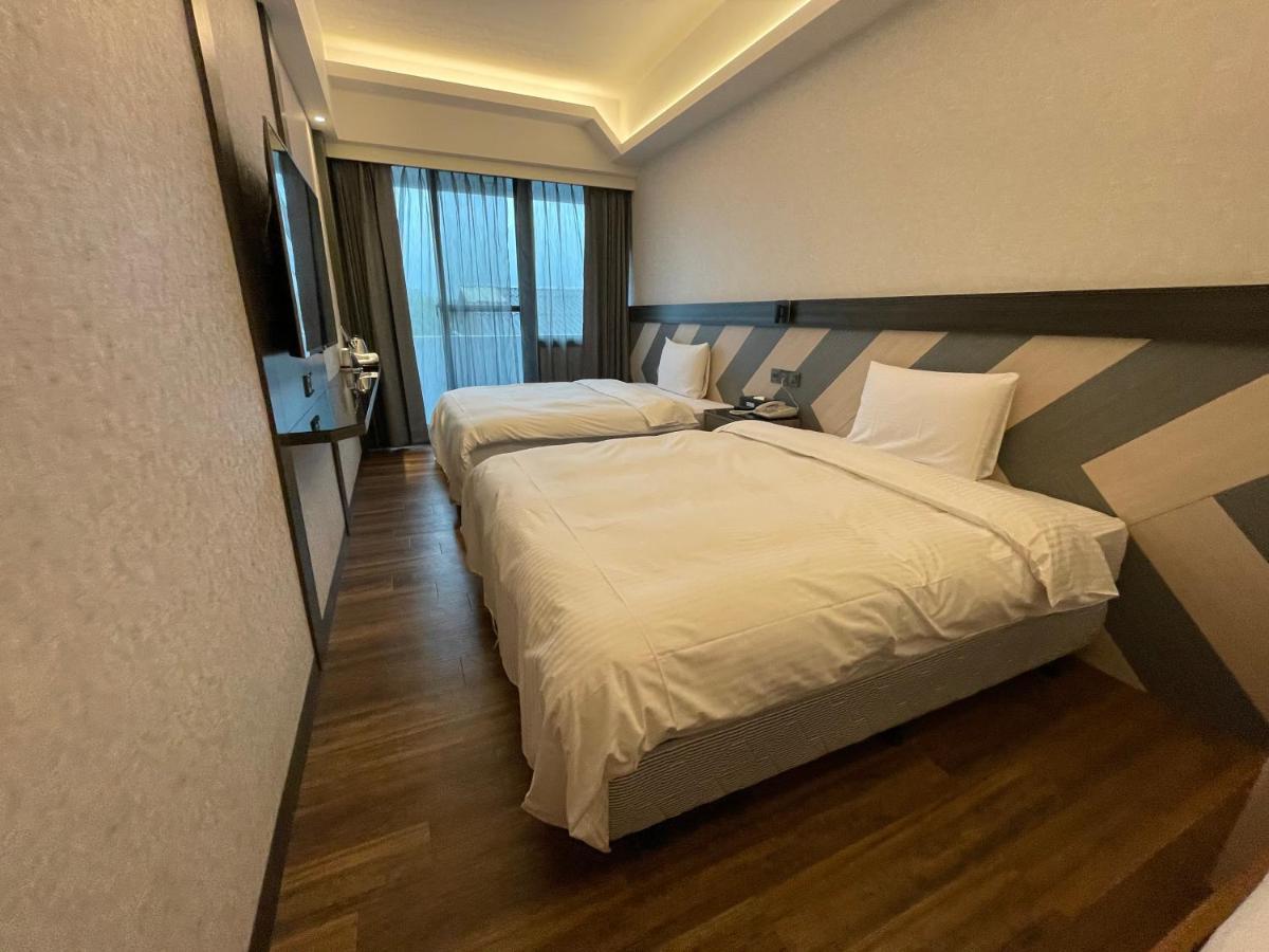 Weifeng Boutique Business Hotel - Zhanqian Branch Pingtung Exterior foto