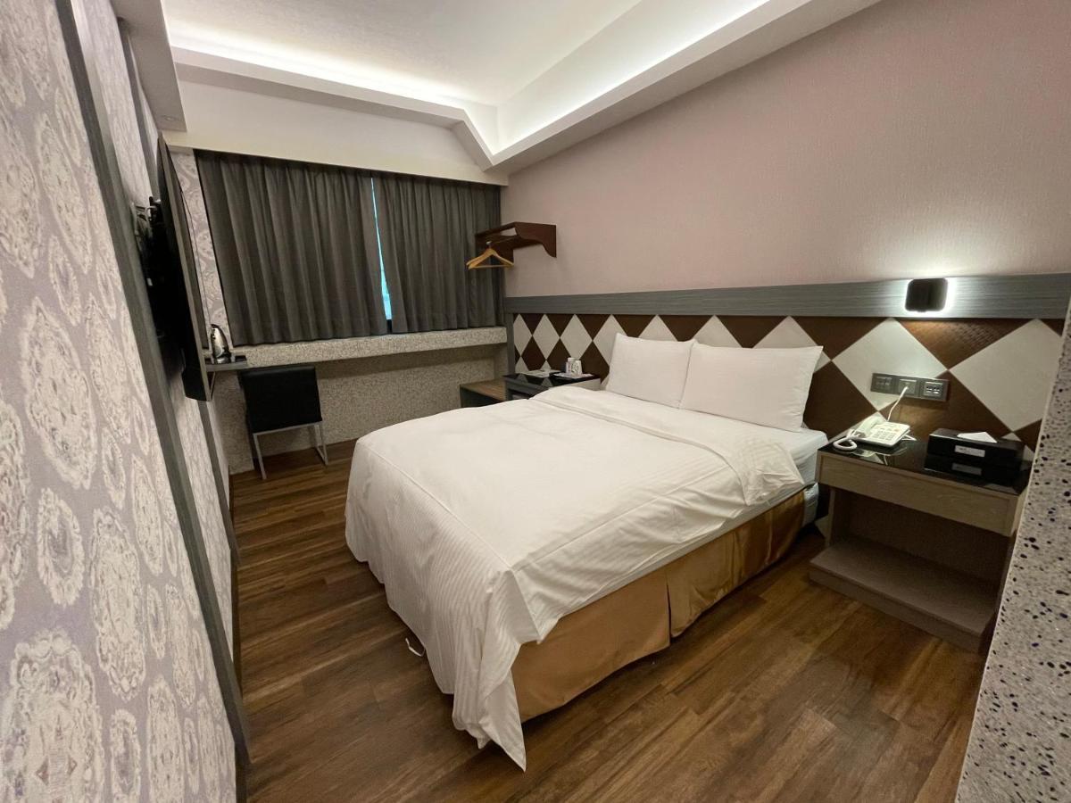 Weifeng Boutique Business Hotel - Zhanqian Branch Pingtung Exterior foto