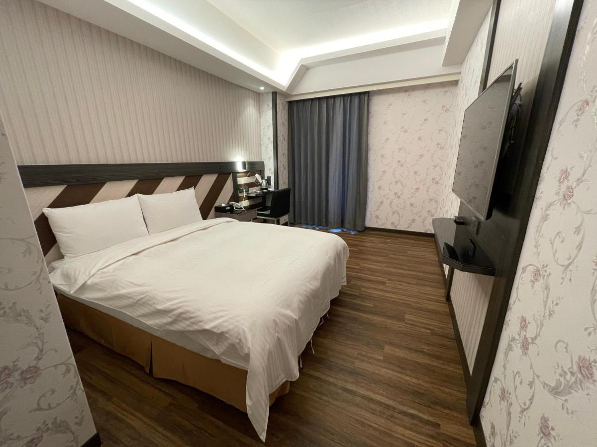Weifeng Boutique Business Hotel - Zhanqian Branch Pingtung Exterior foto