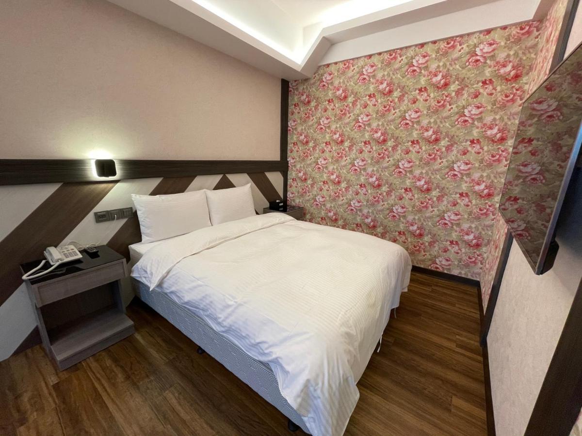 Weifeng Boutique Business Hotel - Zhanqian Branch Pingtung Exterior foto