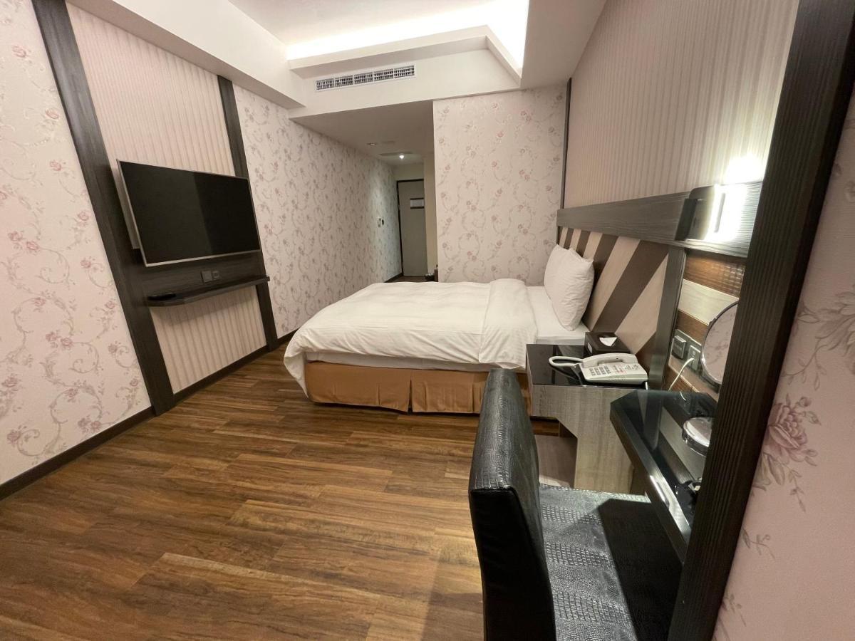 Weifeng Boutique Business Hotel - Zhanqian Branch Pingtung Exterior foto