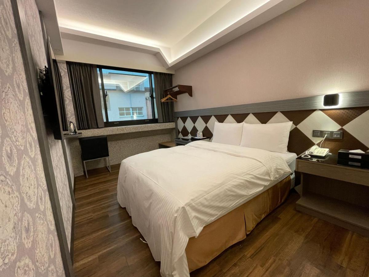 Weifeng Boutique Business Hotel - Zhanqian Branch Pingtung Exterior foto