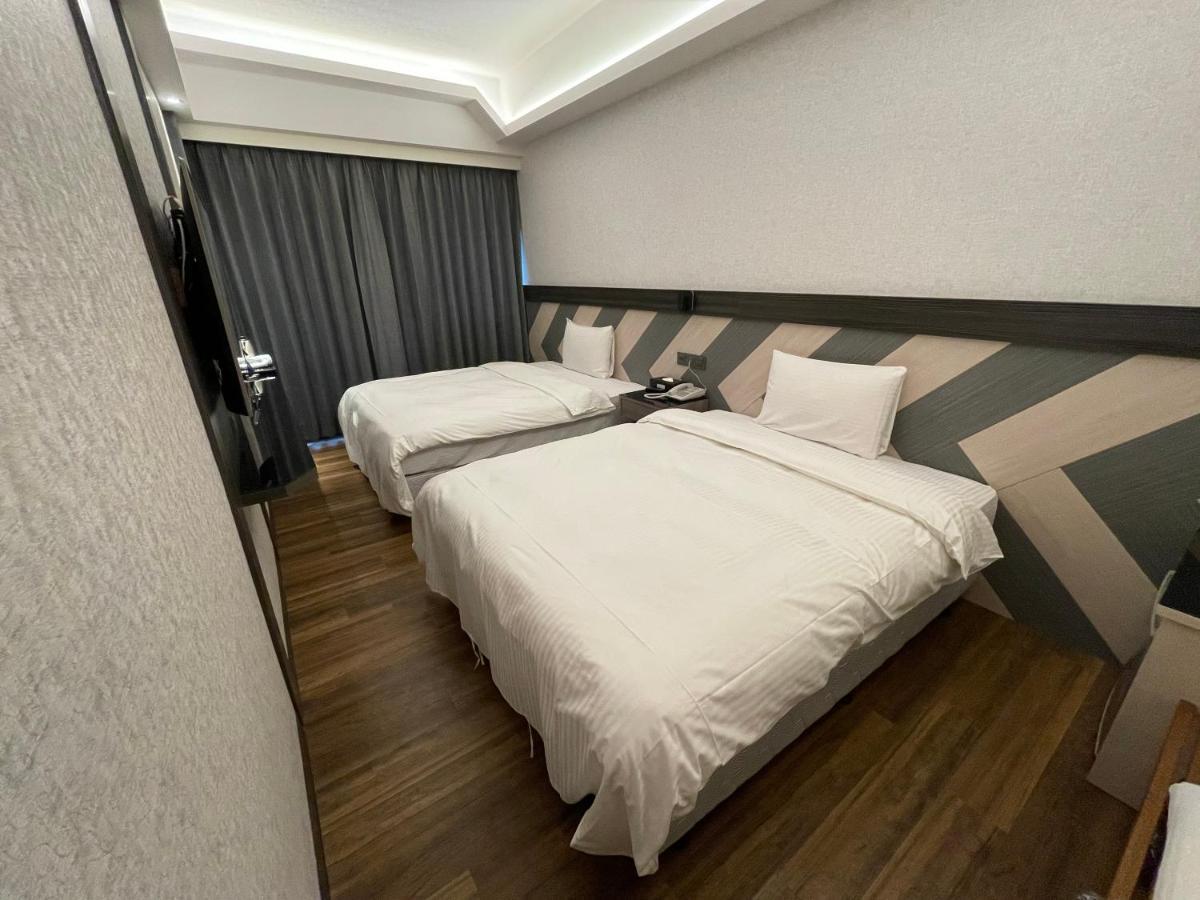 Weifeng Boutique Business Hotel - Zhanqian Branch Pingtung Exterior foto