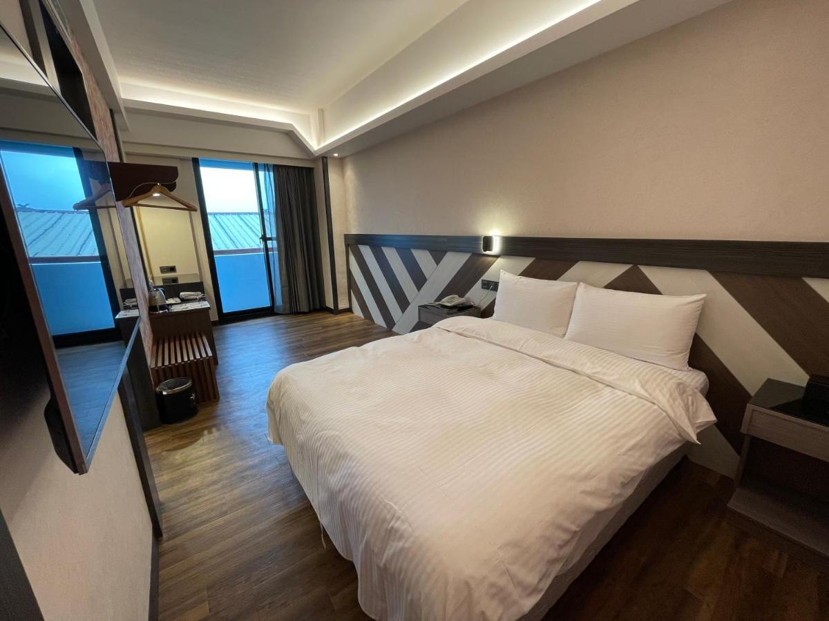 Weifeng Boutique Business Hotel - Zhanqian Branch Pingtung Exterior foto