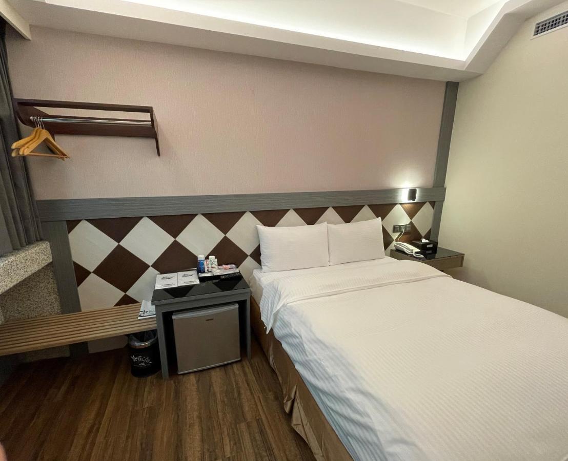 Weifeng Boutique Business Hotel - Zhanqian Branch Pingtung Exterior foto
