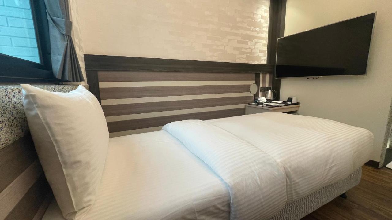 Weifeng Boutique Business Hotel - Zhanqian Branch Pingtung Exterior foto